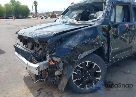 2023 Jeep Renegade Latitude 4X4 z USA, uszkodzony, nr VIN ZACNJDB10PPP16432